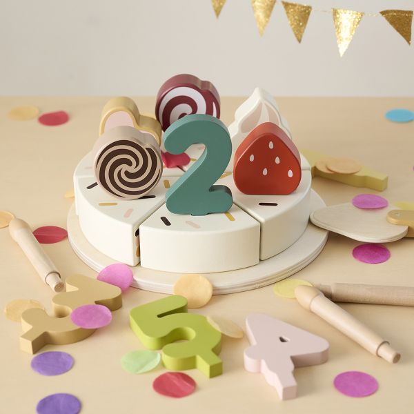 Verjaardagstaart van hout incl. 23-delige accessoires