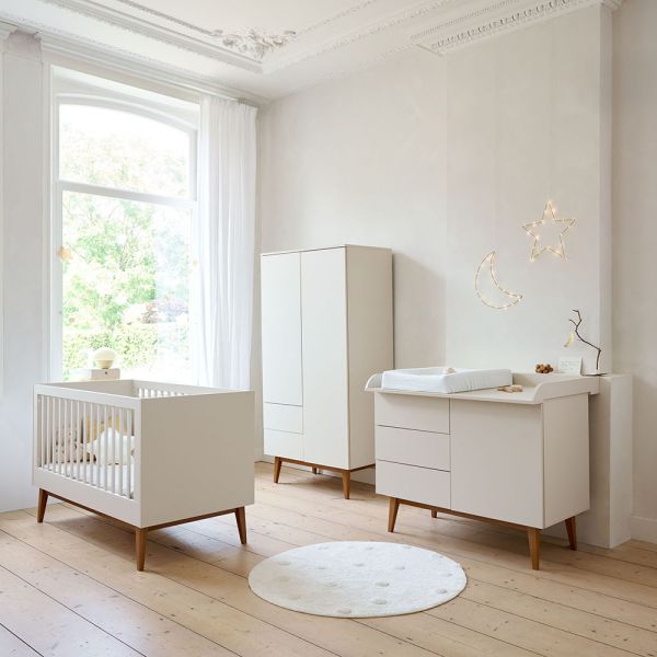 3 delige babykamer van hout in de amande collectie in de kleur oatmeal van Petite Amélie