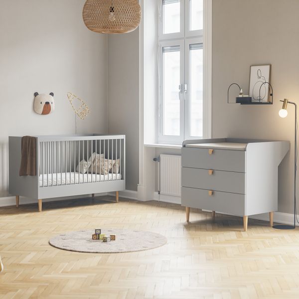 Babykamer 2-delige set met meegroeibed en commode in grijs van Petite Amélie