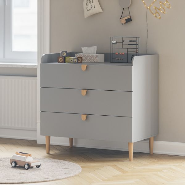 Commode vanhout in grijs met drie lades van Petite Amélie