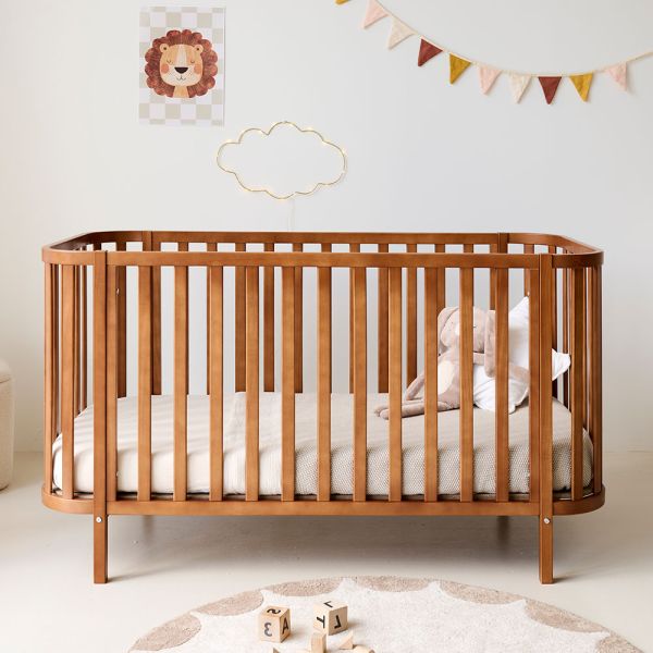 Ovaal meegroeibed 70x140 cm van hout in walnoot uit de Cocoon collectie van Petite Amélie