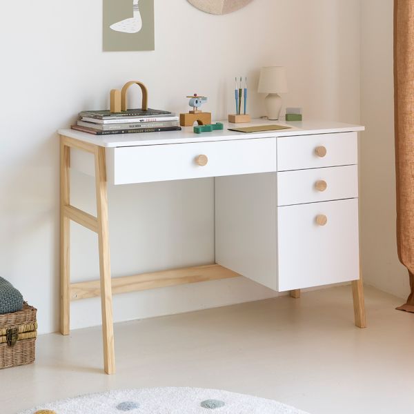 Kinderbureau met opbergruimte en 4 lades van hout uit de Cerise collectie in wit van Petite Amélie