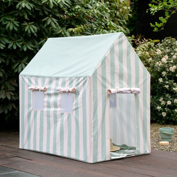 Speeltent voor buiten groen speelhuis met raampjes en deur van Petite Amélie
