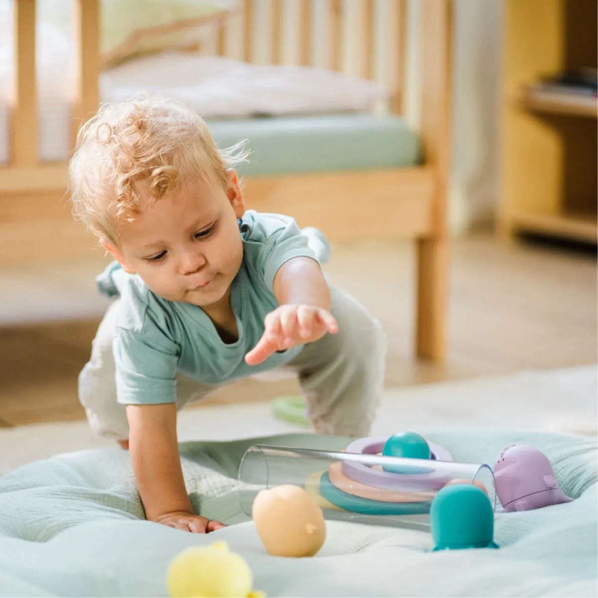 Montessori speelgoed voor baby's met fijne motoriek oefeningen