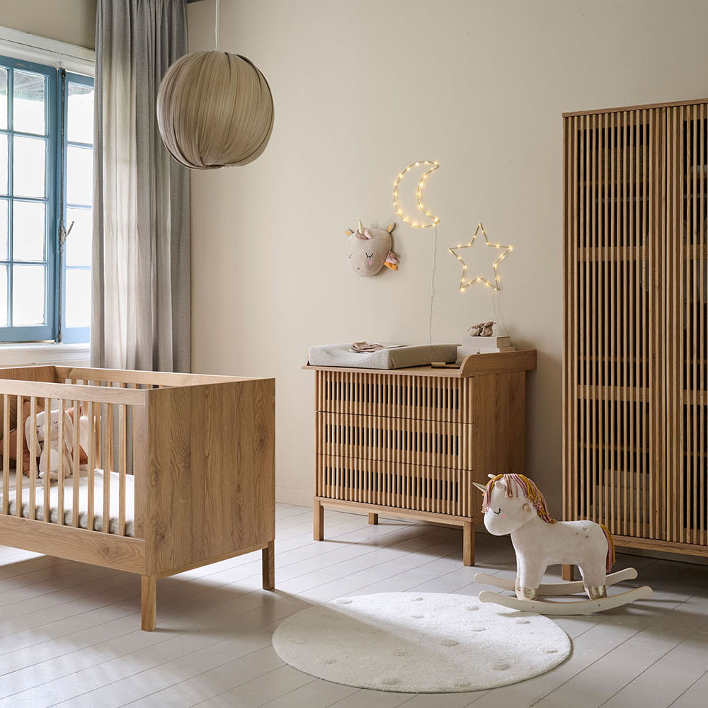 Babykamer meubels van hout in moderne stijl van Petite Amélie