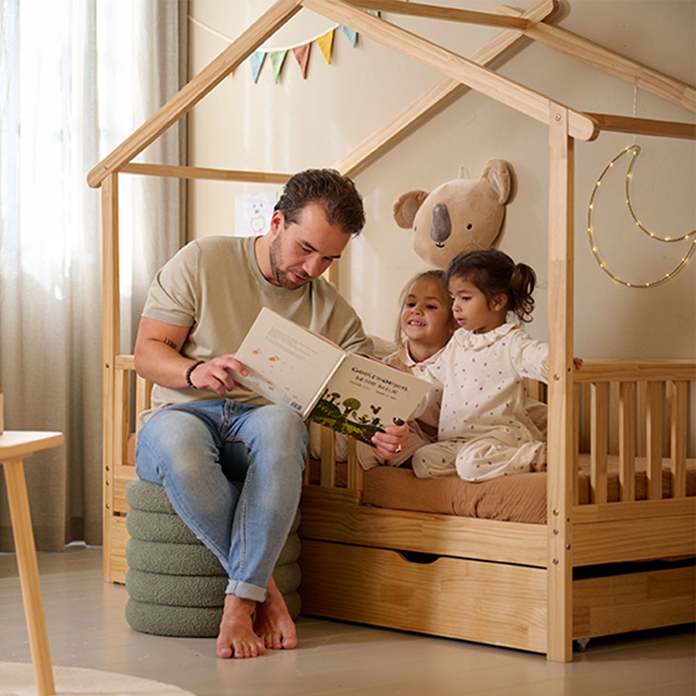 Houten peuterbed voor de peuterkamer van Petite Amélie