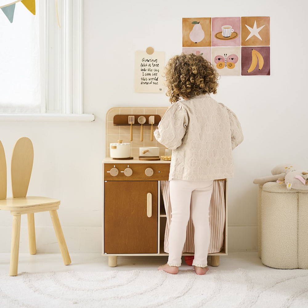 Houten poppenhuis speelgoed met meubels van Petite Amélie