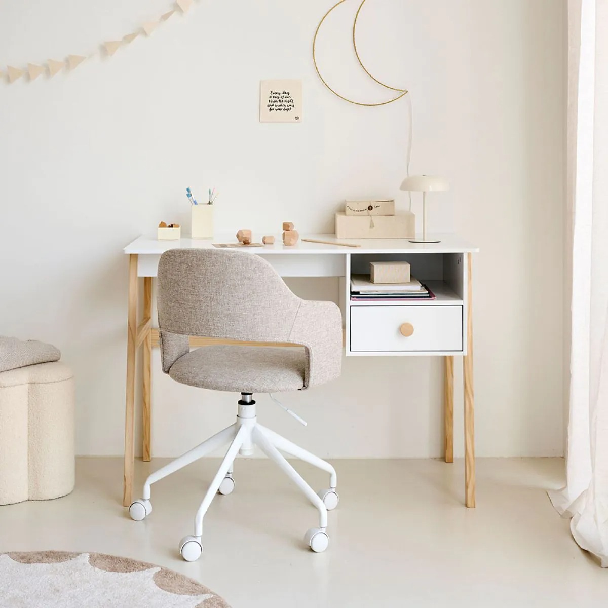 Wit bedhuisje voor de kinderkamer van Petite Amélie